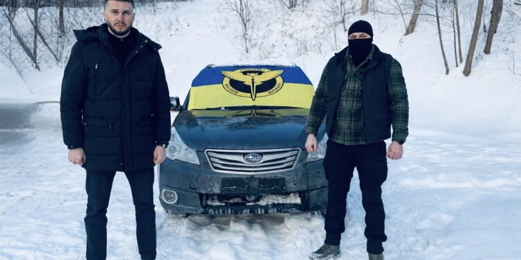 Арсеній Пушкаренко та Євгеній Медведовський передали захисникам України повнопривідний автомобіль