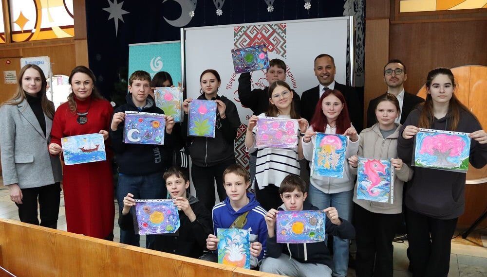 Чарівні візерунки на воді: майстер-клас турецького мистецтва ебру