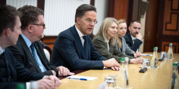 “Це місце злочину”. Генсек НАТО разом з Сибігою й Шмигалем побачив Дарницьку ТЕС після удару РФ