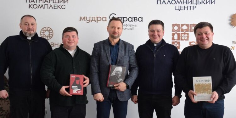 Голова Подільської РДА Володимир Наконечний разом із в.о. президента КНУКіМ Ігорем Комарніцьким відвідав Патріарший собор УГКЦ