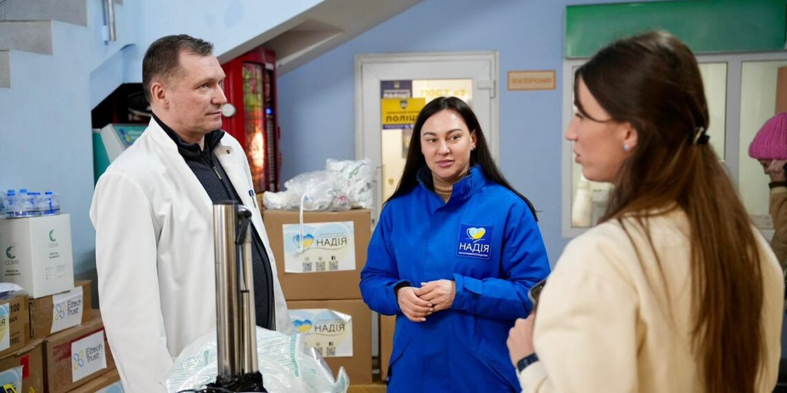 Апарат ШВЛ, дефібрилятори та інфузомати: фонд «Надія», Валерій Дубіль та Віта Присяжнюк передали обладнання Київському онкоцентру