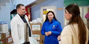 Апарат ШВЛ, дефібрилятори та інфузомати: фонд «Надія», Валерій Дубіль та Віта Присяжнюк передали обладнання Київському онкоцентру