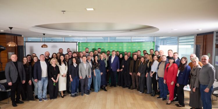 «Слуга Народу» оновлює структуру і фокусується на допомозі війську: що вирішив позачерговий з’їзд партії