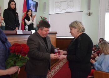 На Подолі вручили державні нагороди родинам полеглих захисників: пам’ять про Героїв житиме вічно