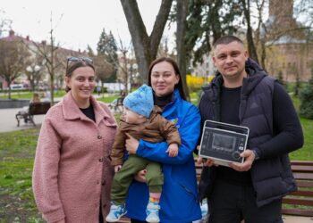 Історія, яка сколихнула країну: 10-місячний Марк отримав апарат ШВЛ від фонду «Надія» і Валерія Дубіля