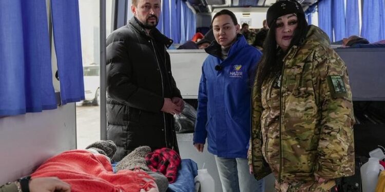 Порятунок поранених з фронту: фонд «Надія» і Валерій Дубіль передали обладнання евакуаційній місії
