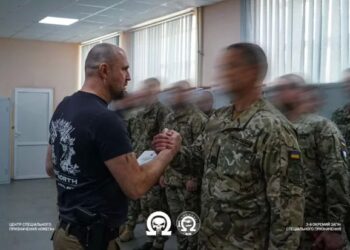 Іменна зброя та фірмові «Timer»: генерал-майор Павло Яцюк вручив нагороди бійцям 3-го загону “Омеги”