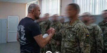 Іменна зброя та фірмові «Timer»: генерал-майор Павло Яцюк вручив нагороди бійцям 3-го загону “Омеги”