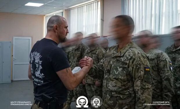 Іменна зброя та фірмові «Timer»: генерал-майор Павло Яцюк вручив нагороди бійцям 3-го загону “Омеги”