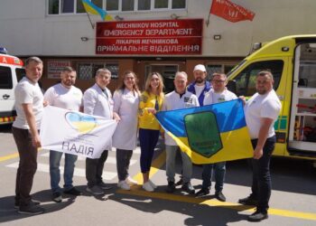 Лікарня Мечникова отримала сучасну швидку: фонд «Надія» та Валерій Дубіль передали авто для порятунку важких пацієнтів