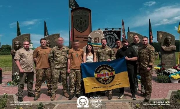 Живий зв’язок поколінь: бійці “Омеги” вшанували героїв Холодного Яру та свого легендарного командира