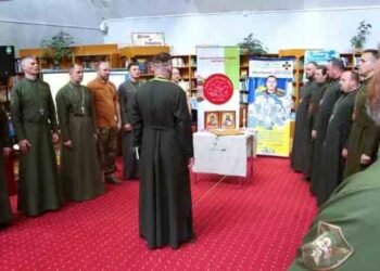 Військові капелани Київського гарнізону Національної гвардії України звершили спільну молитву у бібліотеці