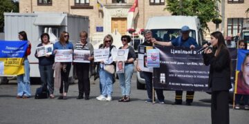 «Київ пам’ятає. Київ чекає»: на Подолі пройшла масштабна акція на підтримку полонених цивільних українців