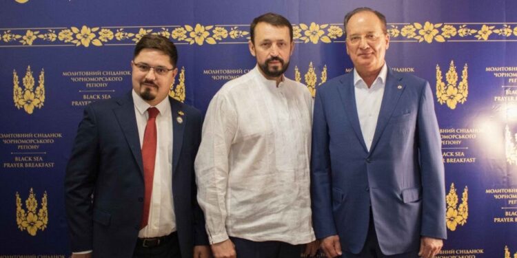 «Там, де є віра, завжди є майбутнє», — Валерій Дубіль на Молитовному сніданку Чорноморського регіону