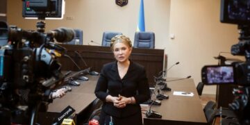 “Маленька велика перемога”: ВАКС скасував покладені на Тимошенко процесуальні обов’язки