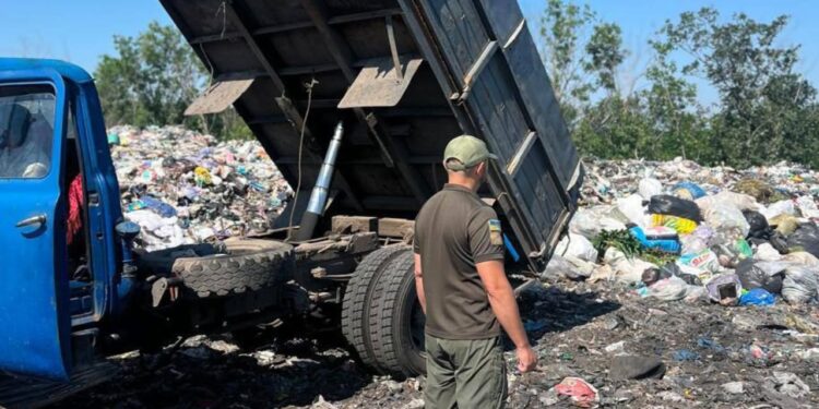 ДЕІ Столичного округу зафіксувала факт вивантаження твердих побутових відходів на території Узинської міської територіальної громади Білоцерківського району